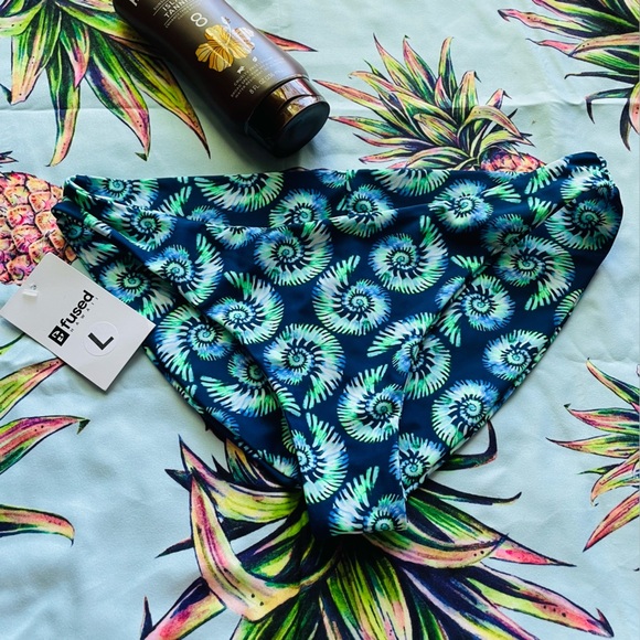 Fused Bikini Bottoms Women's Size L Navy Blue Nautilus Shell Print - Picture 1 of 2